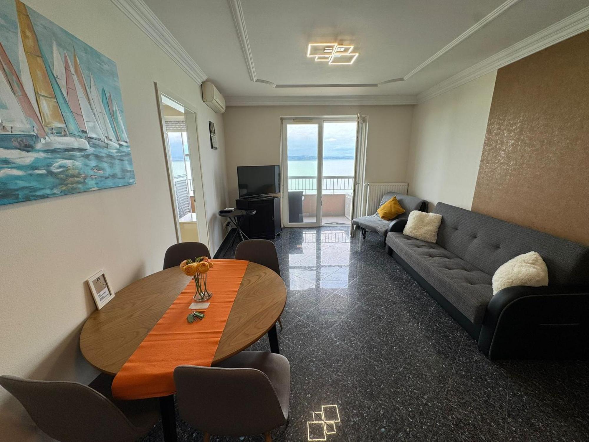 Club218 Holiday Apartman Siófok Eksteriør billede