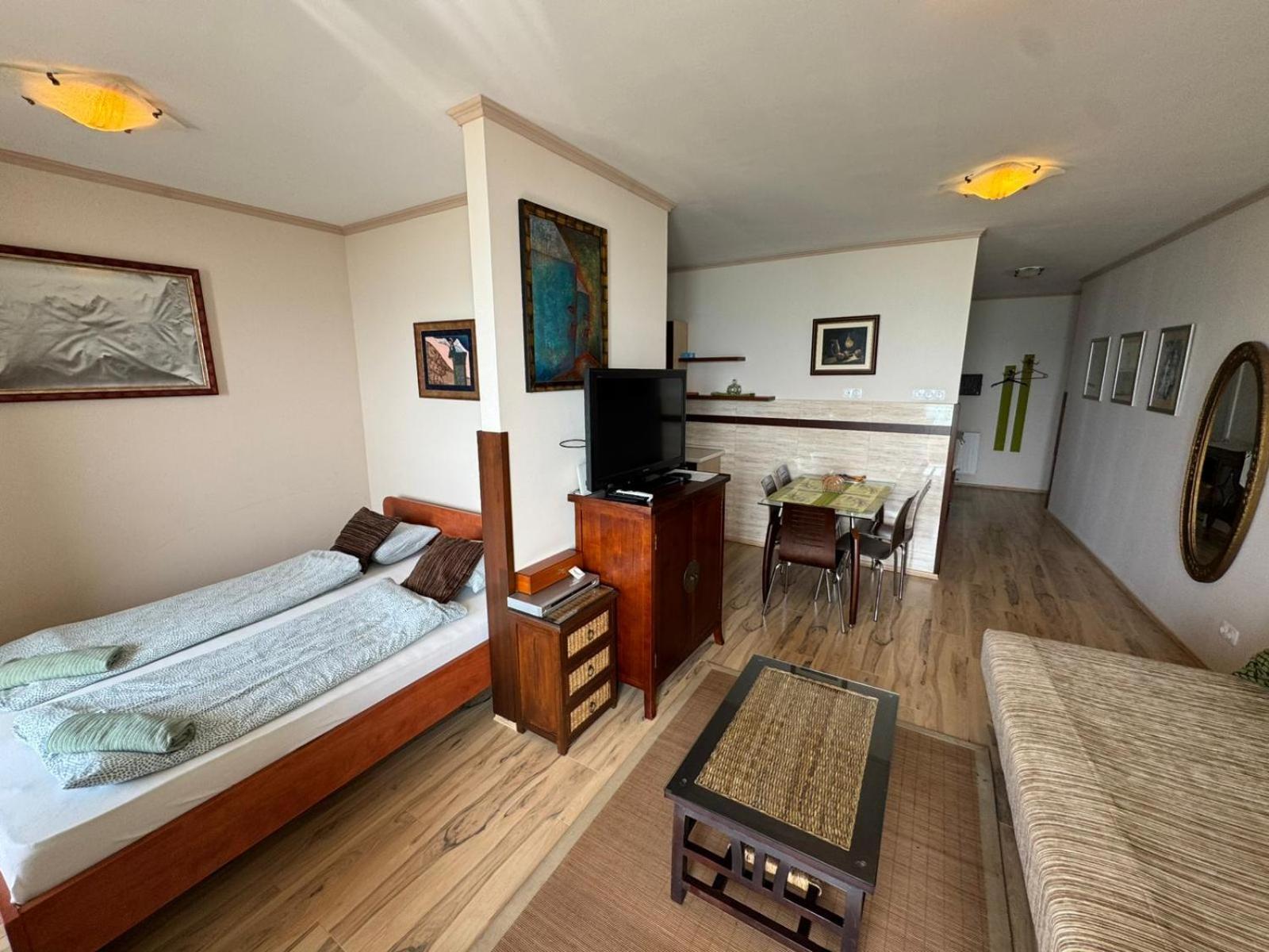 Club218 Holiday Apartman Siófok Eksteriør billede